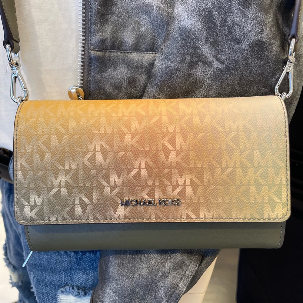 MICHAEL KORS Jet Set Large Ombré Signature Logo Crossbody Bag
Olive Multi 
NWT - Picture 7 of 16